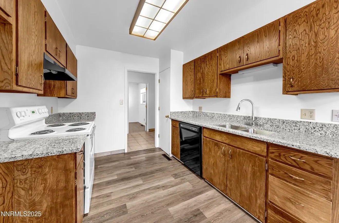 4 bed, 1392 sqft, $2,800 — Photo 2