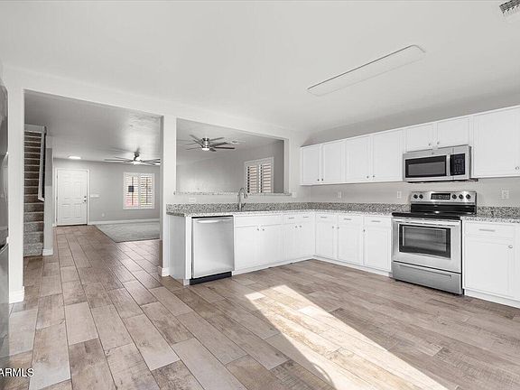 3rd image of 2511 E MEADOW CREEK Way