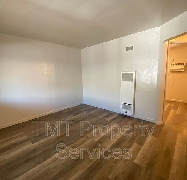 2530 S St #13 — Photo 5