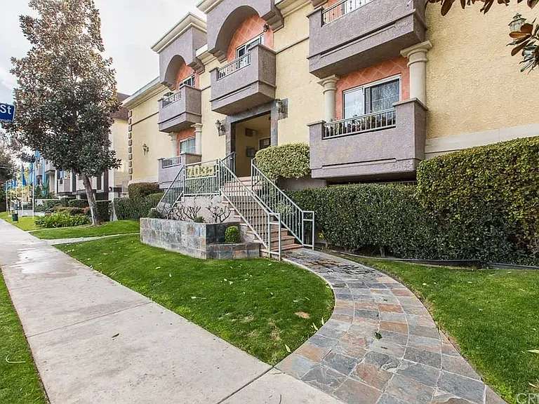 7035 Woodley Ave #219 — Photo 3