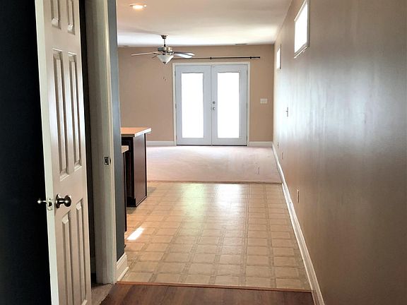 3rd image of 99 Winterberry Ln
