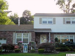 29 Highland Dr, Manalapan, NJ 07726