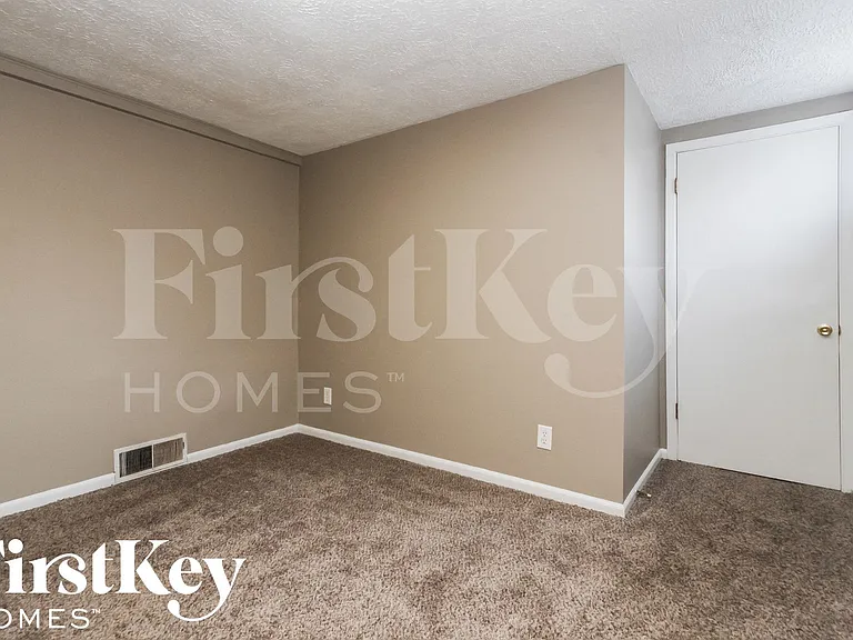 376 Ticen St — Photo 14