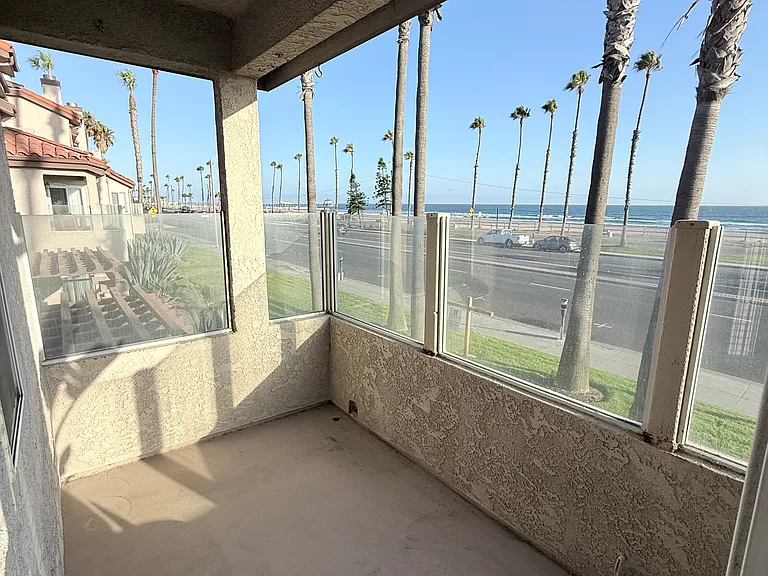 1400 Pacific Coast Hwy #114 — Photo 27