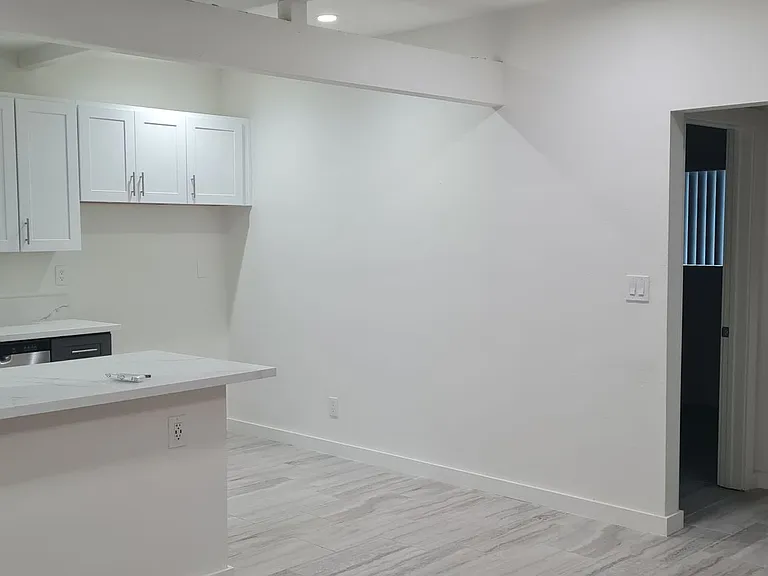 Remodeled 1 Bedroom Unit in Orange — Photo 7