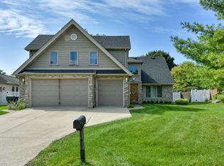 2436 Pfingsten Rd, Glenview, IL 60026