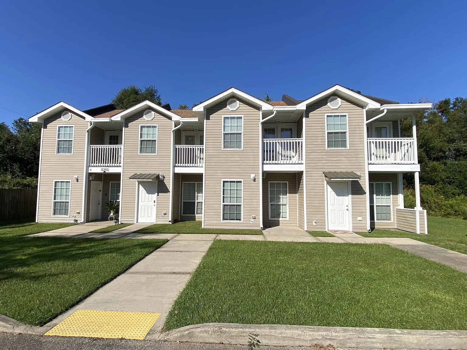 Maya-O Pointe Apartments - B — Photo 1