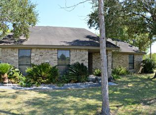 54 Pinewood Ln, Port Lavaca, TX 77979