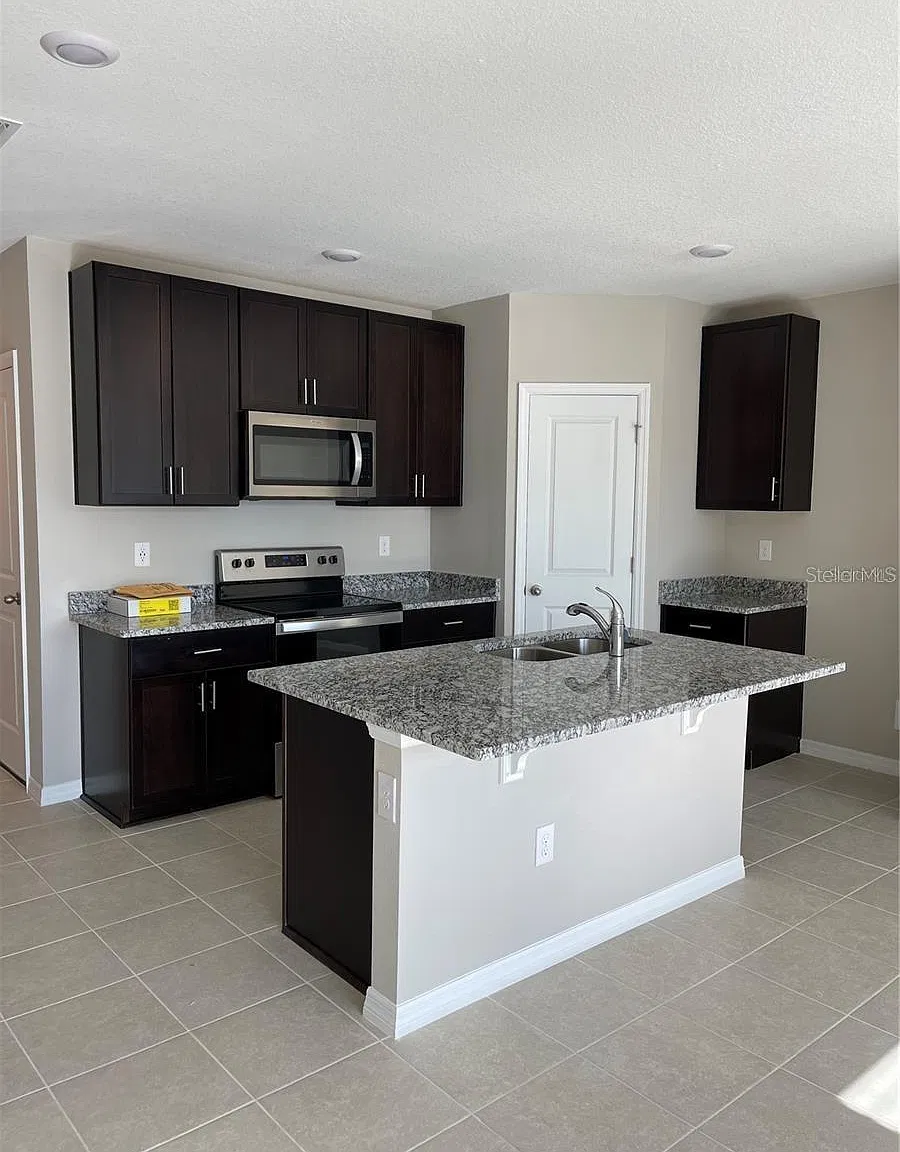 3 bed, 1485 sqft, $1,950 — Photo 2