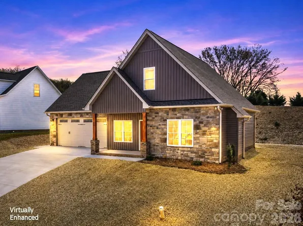 4957 Southview Dr, Hickory, NC 28602