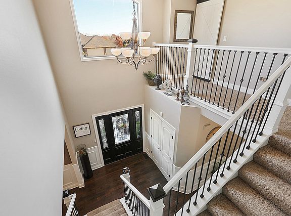 3rd image of 22632 Parkview Ln