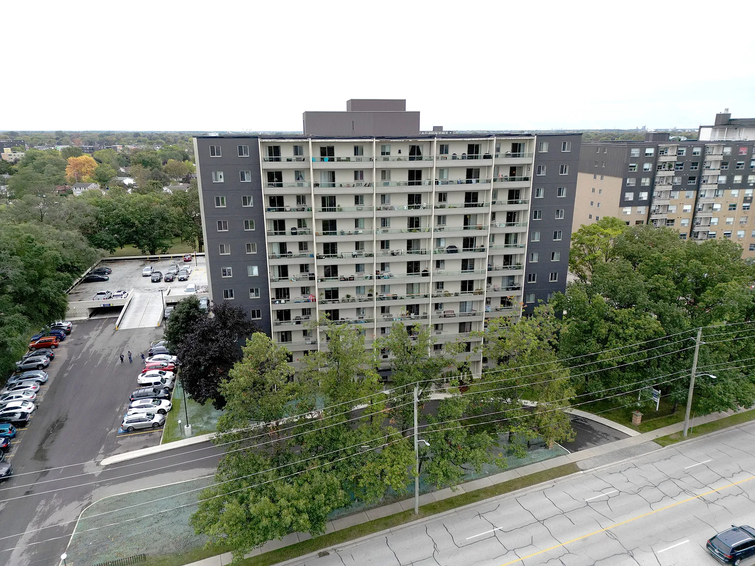 Royal Oak Towers — Photo 4
