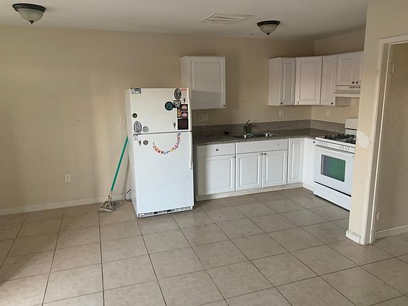 2nd image of 82877 Wilson Ave #A