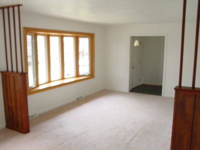 2nd image of 1019 Grove Ln