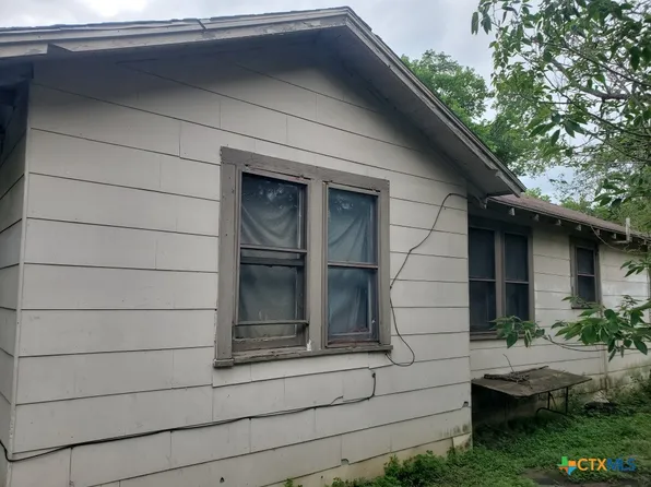 702 N Orchard Ave, Cameron, TX 76520