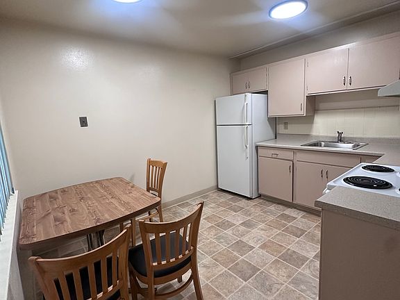 5th image of 425 University Ave APT 2