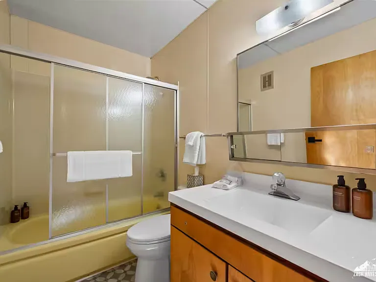 3942 Turnagain Blvd E — Photo 9