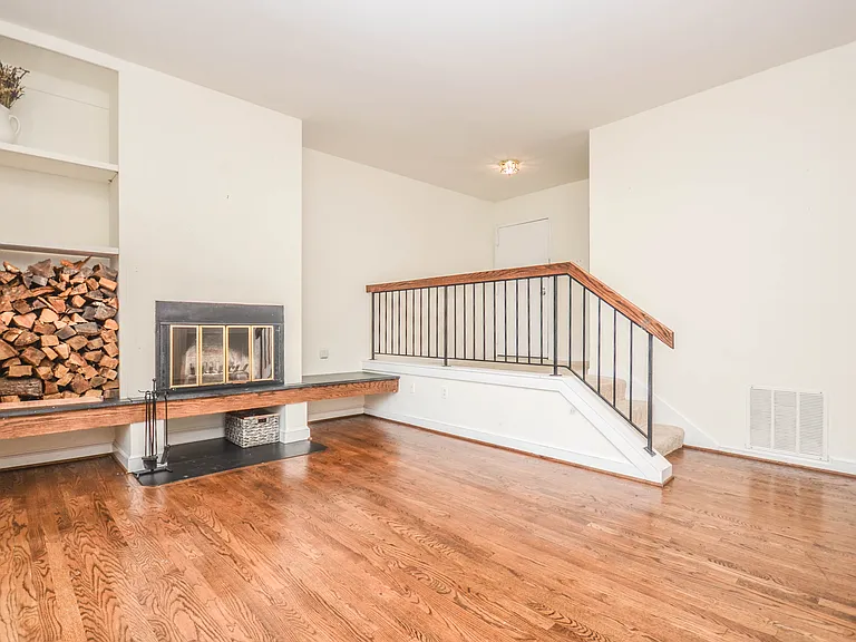 122 Roberts Ln #400 — Photo 1