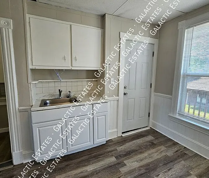 387 Belmont St #2 — Photo 14