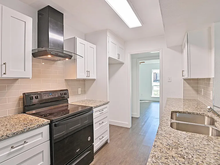 2227 Newbury Dr — Photo 1