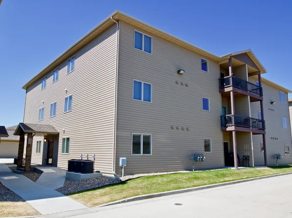 1403 Sharloh Loop, Bismarck, ND 58501