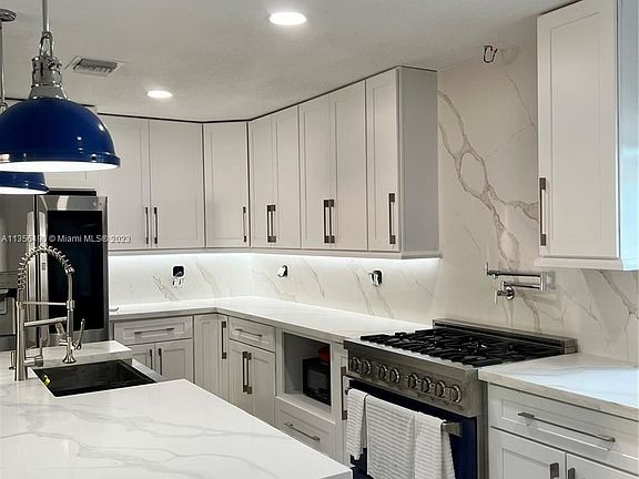 530E4954-7E7C-41BE-A565-2C38789867EB