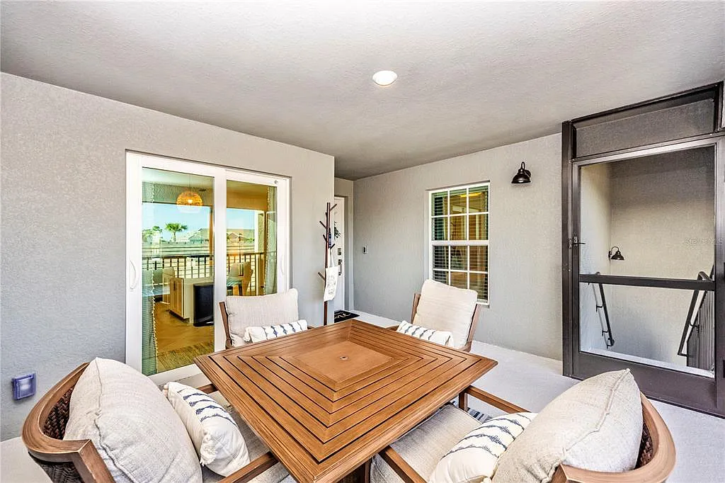 2 bed, 2.0 bath, 1355 sqft, $6,000 — Photo 4