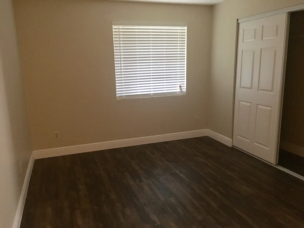 Building Photo - 628 Golden Raintree Pl