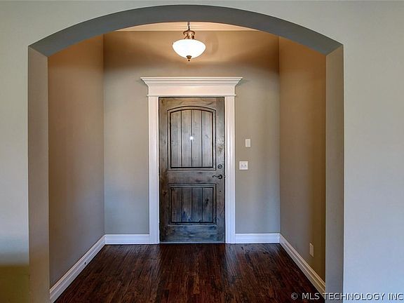2nd image of 9276 Clearview Dr