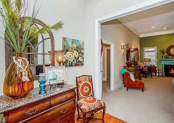 4th image of 4865 Whitehall Dr