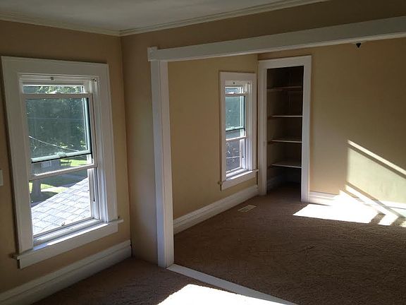 3rd image of 605 Blaine St