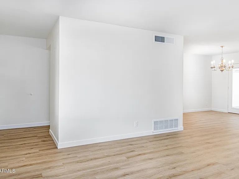 1303 W Devonshire St #1 — Photo 13