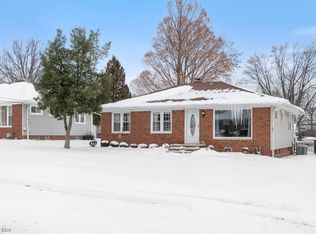 2818 Dentzler Rd, Parma, OH 44134