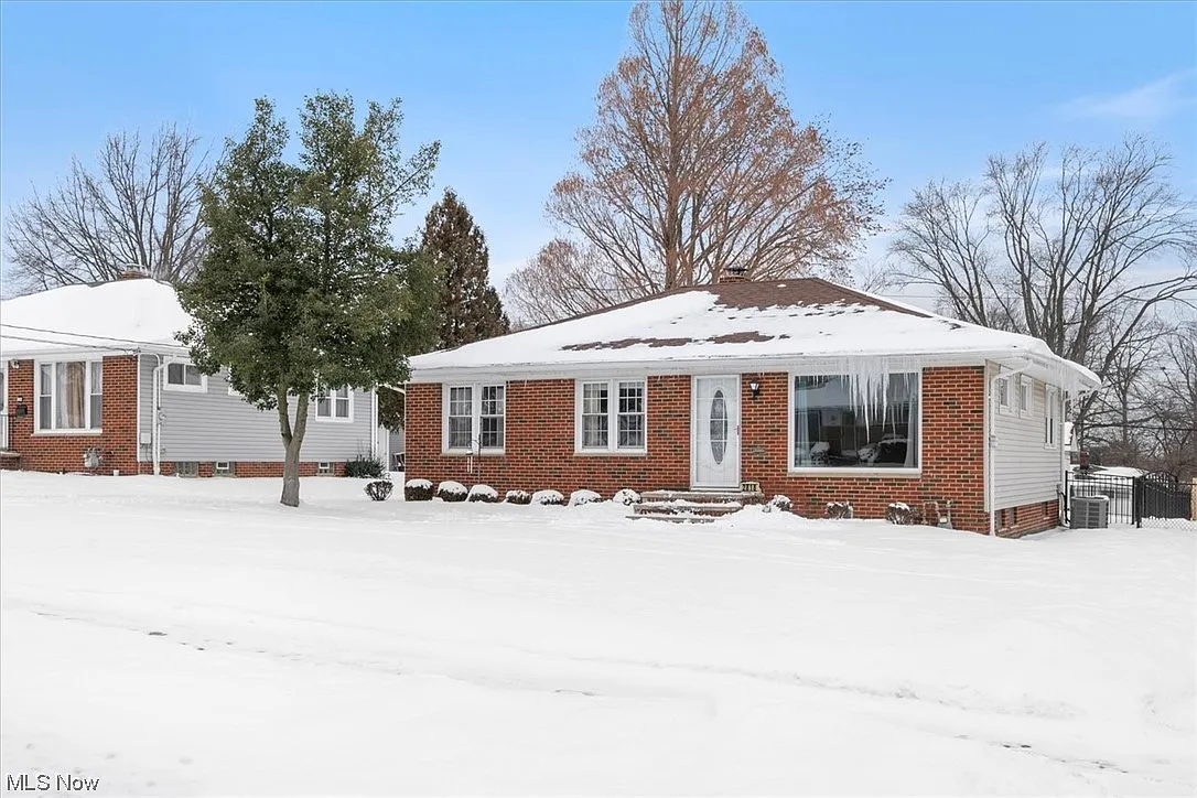 2818 Dentzler Rd photo 1