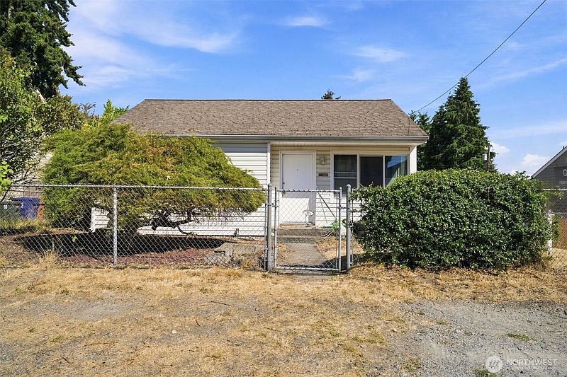 4th image of 3617 E L Street