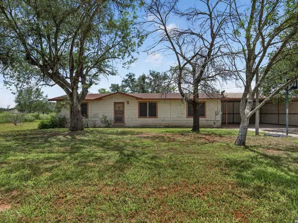 2912 Brown, Jourdanton, TX 78026