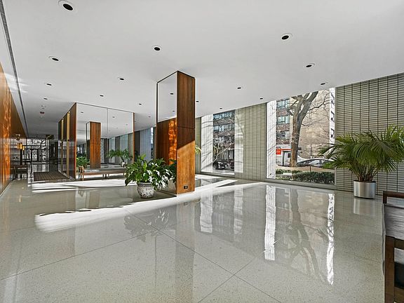 3150 N. Lake Shore Dr. - Lobby
