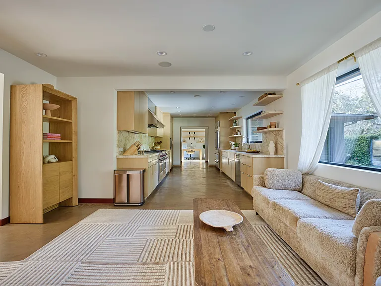 8052 Woodrow Wilson Dr — Photo 6
