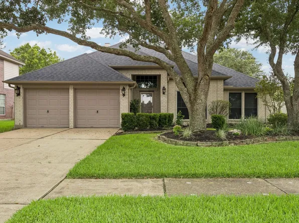 140 Greenridge Cir, League City, TX 77573