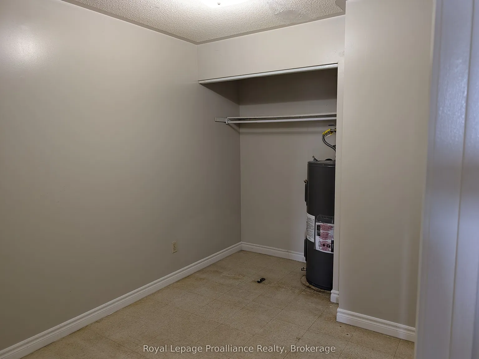 2 bed, $1,300 — Photo 3
