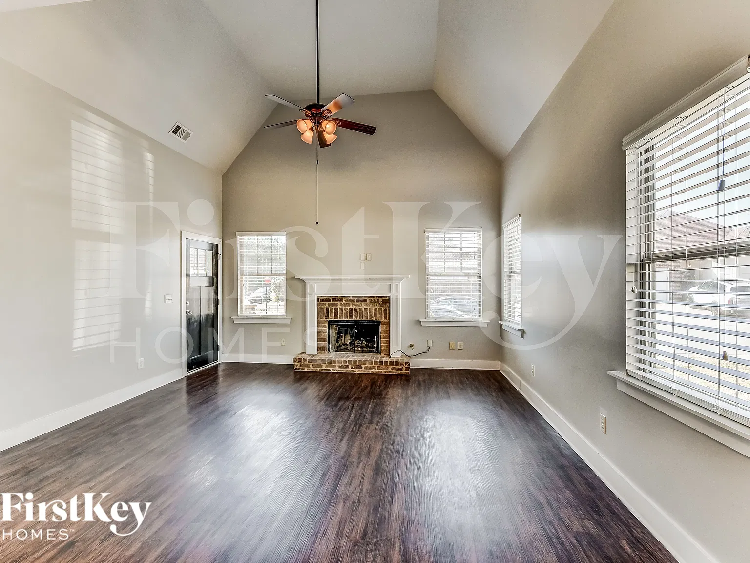 3 bed, 2.0 bath, 1567 sqft, $1,870 — Photo 3
