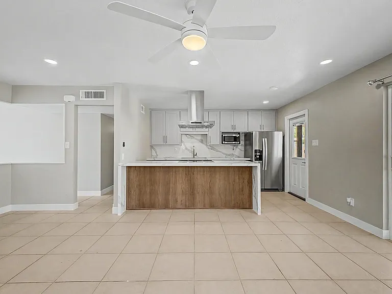 8730 E Rancho Vista Dr — Photo 9