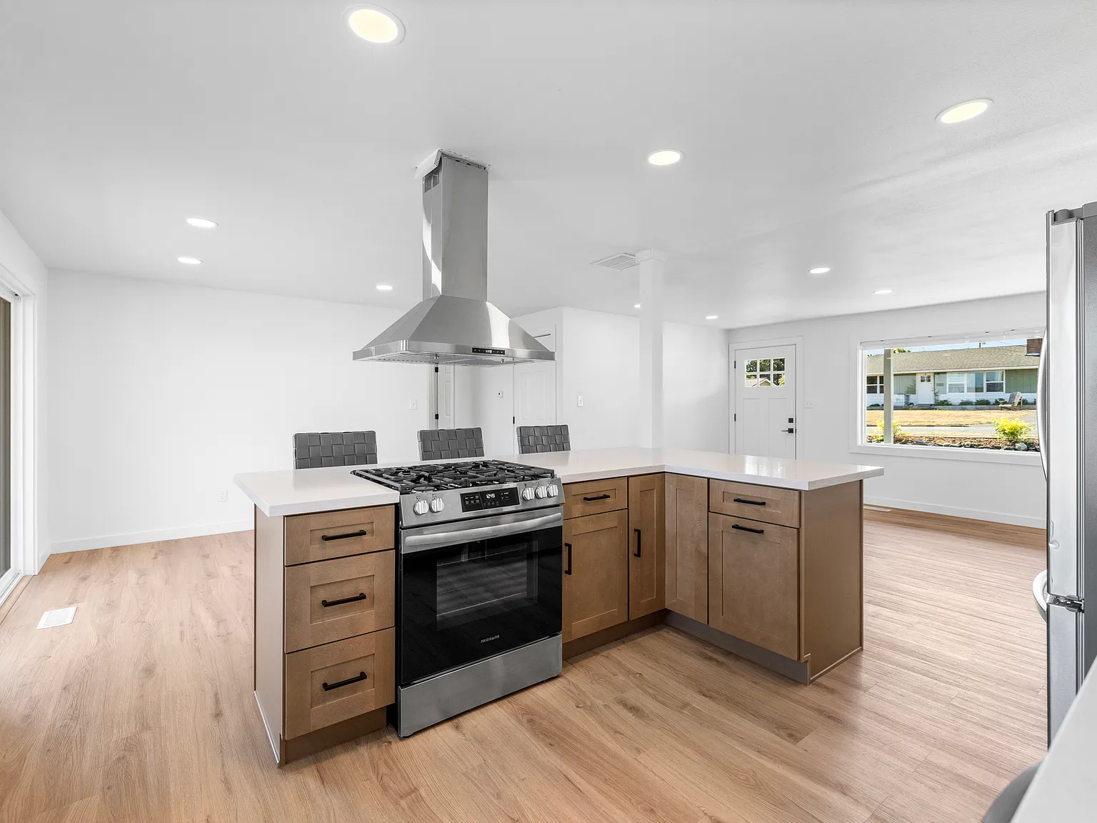 4 bed, 1794 sqft, $3,250 — Photo 4