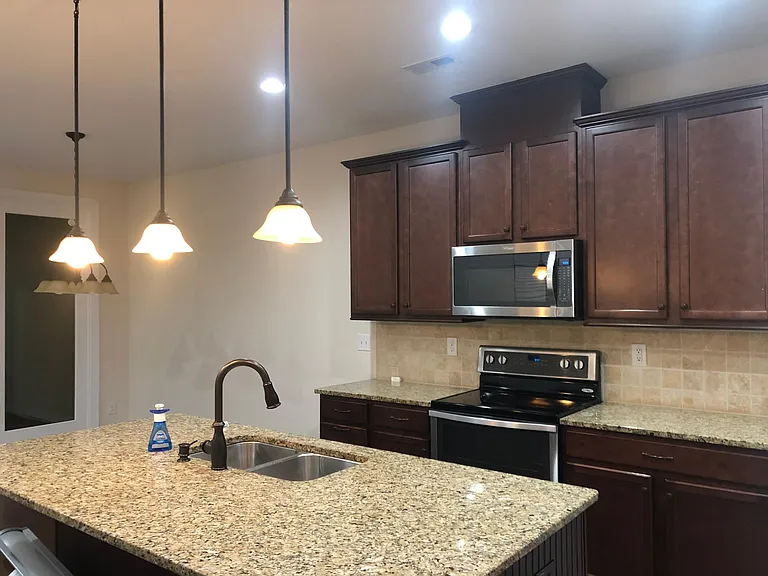 1012 Archibald Ave — Photo 2