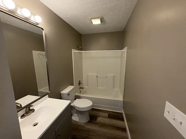 18 Oakwood Ave — Photo 24