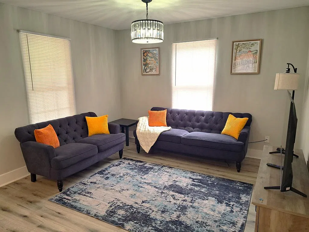 714 Emily Pl NW — Photo 3