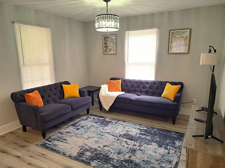 714 Emily Pl NW — Photo 3