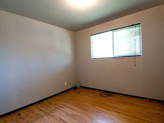 5th image of 1463 E Vine St