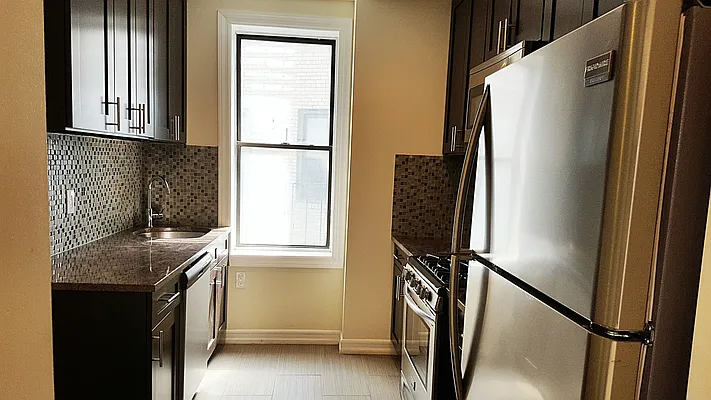 Rented by B.H. TAL Real Estate | media 25