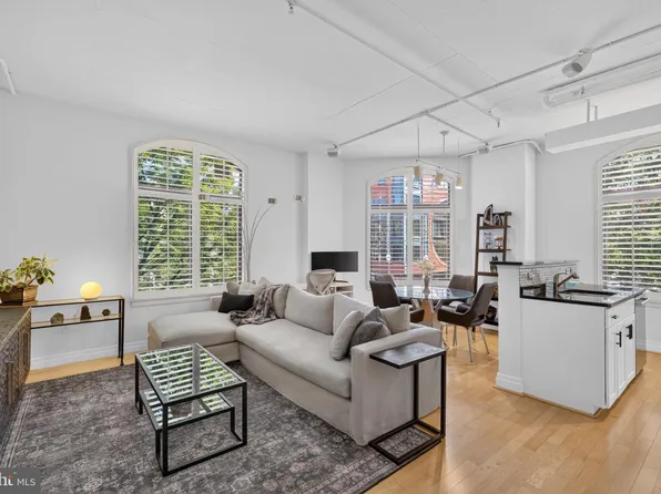 1201 N Garfield St APT 216, Arlington, VA 22201